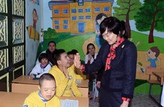 Japan PM’s spouse visits children with disabilities in Vietnam