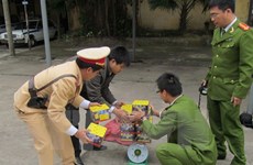 Tay Ninh: Cross-border cracker smuggling increases in run-up to Tet