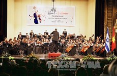 Israeli President enjoys friendship concert in Hanoi