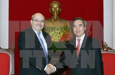 Party official meets with IMF specialists in Hanoi
