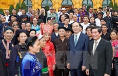 President meets ethnic village chiefs, artisans, prestigious people 