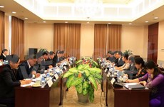 Offices of Vietnam, Laos Party Central Committees reinforce cooperation