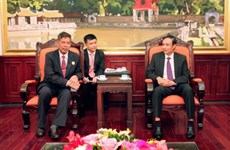 Cambodian front official meets with Hanoi officials 