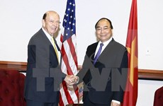 PM Nguyen Xuan Phuc greets US Secretary of Commerce