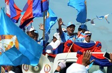 Cambodian PM joins election campaign for first time