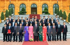 President meets chiefs of Vietnamese representative offices abroad