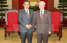Party chief meets with Lao front President 