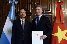 Argentinean President praises Vietnam economic achievement  