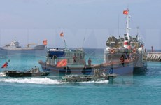 More 1,000 national flags come to fishermen in Ly Son Island