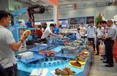 Experts: Vietnam footwear firms need to step forward