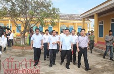 Deputy PM Vuong Dinh Hue visits storm victims in Ha Tinh 
