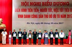 Hanoi honours 10 exemplary citizens in 2017