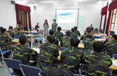 Vietnamese officers, nurses update about first aid
