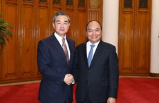 PM Nguyen Xuan Phuc welcomes Chinese Foreign Minister