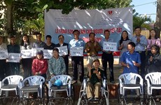 Disabled people in Quang Binh receive wheelchairs