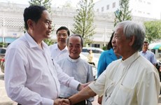 Fatherland Front leader visits Long Xuyen diocese ahead of Christmas