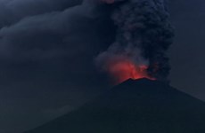 Vietnamese tourists warned to leave Bali over menacing volcano