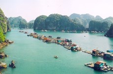 Old floating villages open to tourists