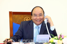 PM Phuc holds phone talk with Japanese counterpart 