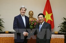 Deputy PM Pham Binh Minh receives John Kerry 