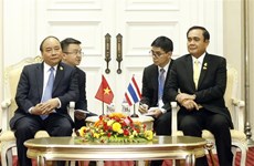 PM Nguyen Xuan Phuc meets Thai counterpart 