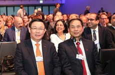 Deputy PM Vuong Dinh Hue concludes activities in WEF Meeting 