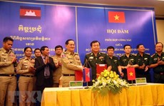 Cambodian army delegation pays pre-Tet visit to Bac Lieu 