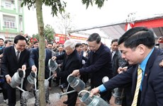 Party leader pays Tet visit to Hung Yen province