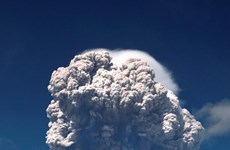 Indonesia raises aviation warnings after Sinabung volcano erupts