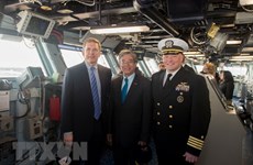 Vietnamese Ambassador visits US aircraft carrier in Norfolk 