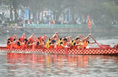 Traditional boat racing in Hanoi attracts crowds