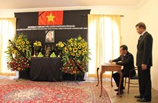 Int’l friends, overseas Vietnamese bid last farewells to former PM 