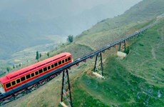 Mountain train from Sa Pa to Fansipan station opens