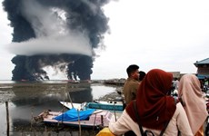 Indonesia declares emergency after oil spill 
