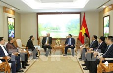 Deputy PM Vuong Dinh Hue receives Talanx Deputy Chairman