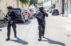 Indonesia: blast at police headquarters conducted by family of five 