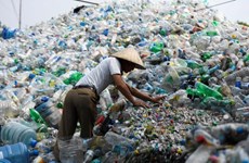 Experts warn ASEAN countries against plastic waste 