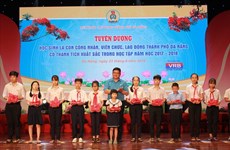 Da Nang commends students with high academic results