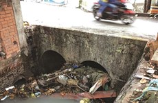 Litter in canals, sewers worsens floods in HCM City
