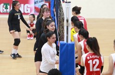 US female junior volleyball players play in Vietnam