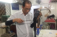 Veteran produces artificial limbs for disabled people