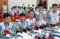 About 150 young students attend Vietnam Robot contest