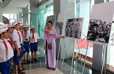 Photo exhibition marks Fidel’s historic visit to Vietnam 