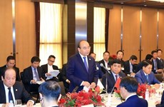 PM talks with Japanese real estate, financial firms 