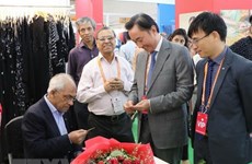 Vietnam firms attend sixth India International Silk Fair