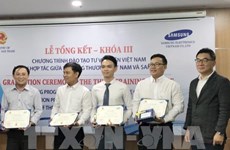 Samsung concludes third training course for Vietnamese consultants 