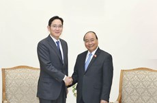 PM asks Samsung to turn Vietnam into its biggest hub