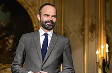 French Prime Minister begins official visit to Vietnam