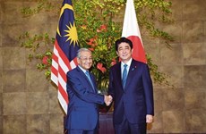 Japanese, Malaysian PMs hold talks 