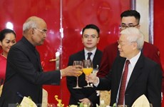 President hosts banquet for Indian counterpart